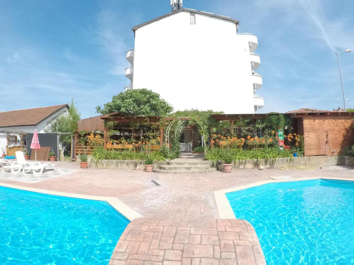 Alba Family Club Hotel Primorsko Exterior foto