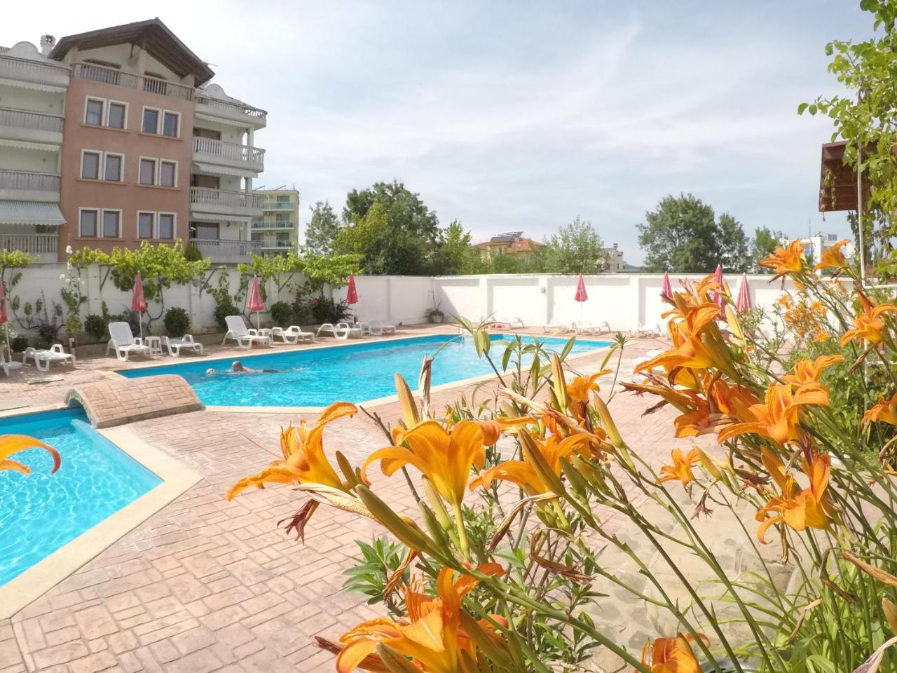 Alba Family Club Hotel Primorsko Exterior foto